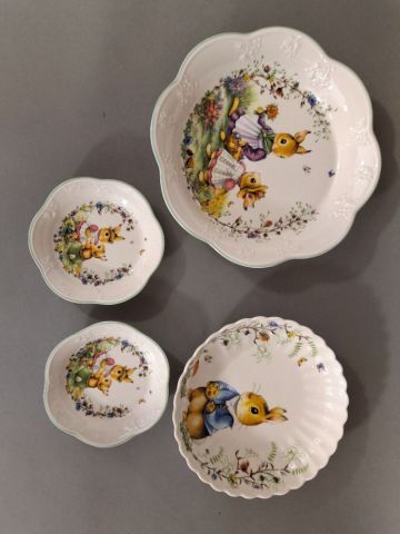 VILLEROY BOCH 1748 : Lot en porcelaine à...