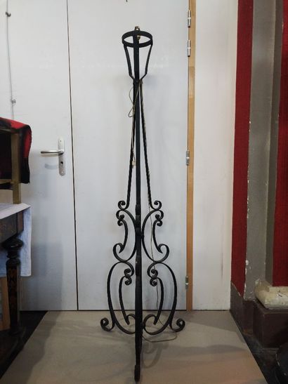 Lampadaire en fonte torsadé laqué noir (haut....