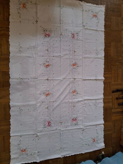 Nappe et 12 serviettes en coton blanc à décor...