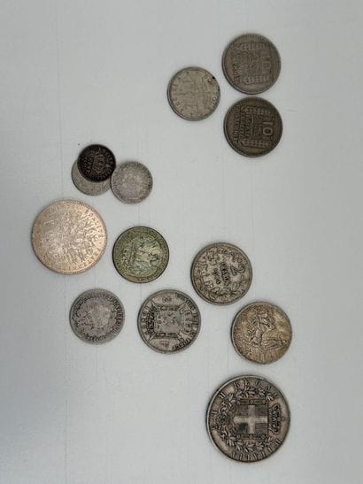 Ensemble de 10 monnaies en argent comprenant...