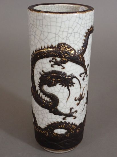 Chine, Nankin, Xxe siècle, Vase rouleau à...