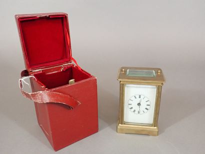 Pendule d'officier en laiton et verres biseautés,...