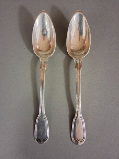 Deux cuillères à café en argent, modèle filets...