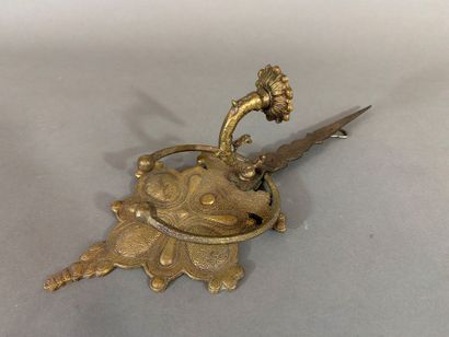 Paire d’appliques ou de bougeoirs en métal,...