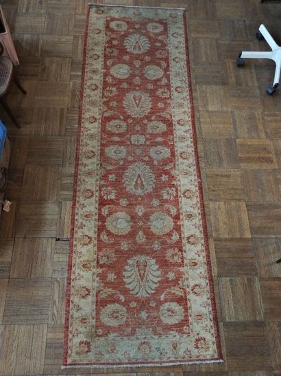 ***TAPIS Galerie en laine dans les tons rouges...