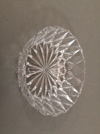 Lot de verrerie comprenant un vase dans le...