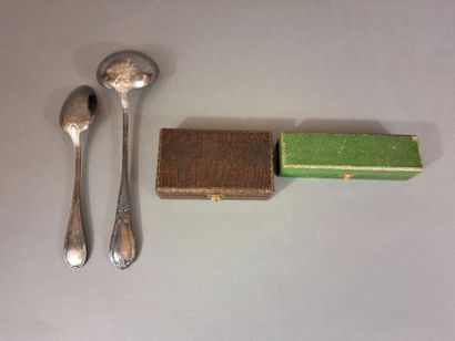 Lot comprenant : six cuillères à café en...