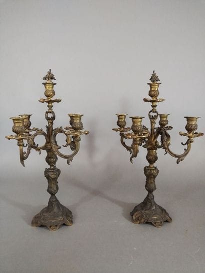 Paire de candélabres en bronze de style Rocaille,...