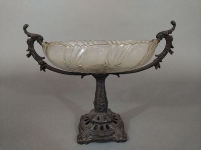 Coupe en verre et régule de style néoclassique...