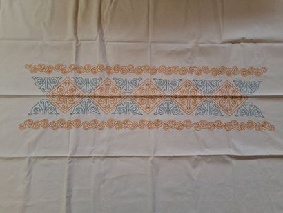 Nappe et 12 serviettes en coton blanc, brodé...