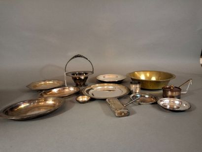 Lot de pièces de service de table en métal...