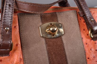 FURLA. Sac à main en cuir orange façon autruche...