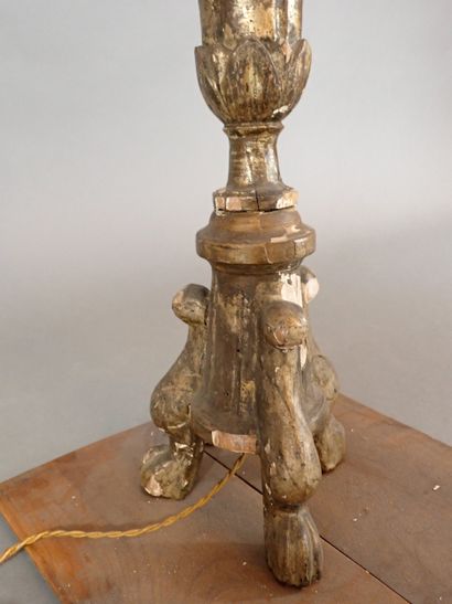 Pique cierge en bois sculpté et doré sur...