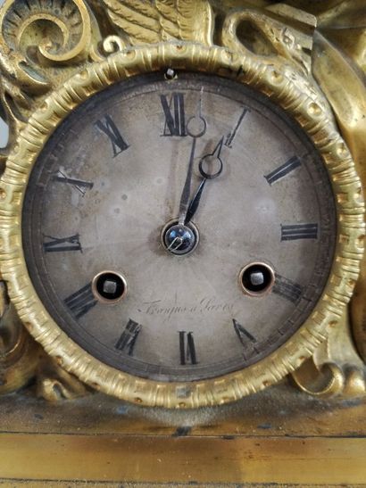 Pendule de cheminée en bronze doré à sujet...