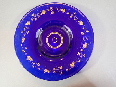 Service de nuit en verre bleu cobalt, comprenant...