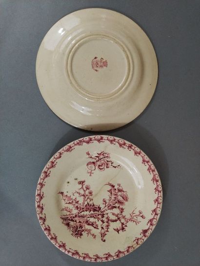 GIEN - Partie d'un service de table en porcelaine...