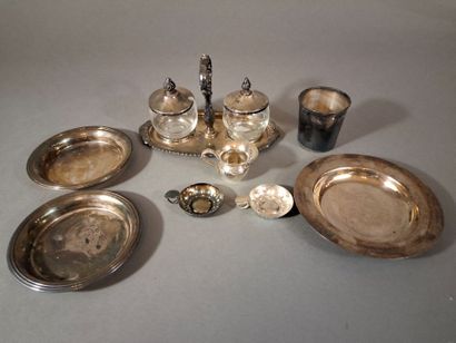 Lot de pièces de service de table en métal...