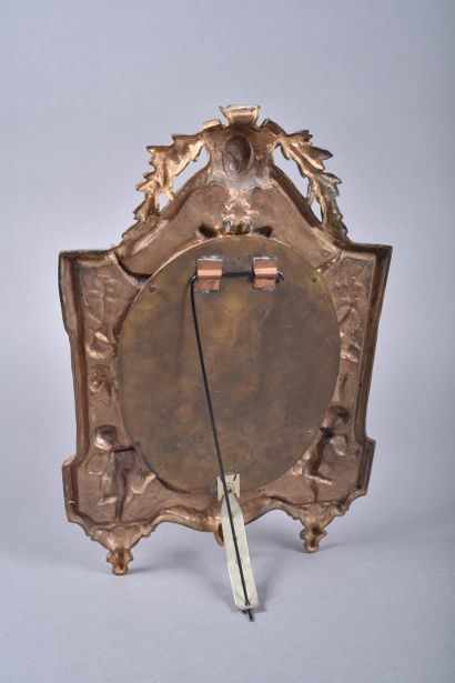 Petit miroir à poser en bronze moulé à patine...