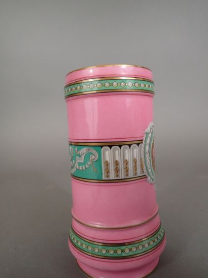 Vase rouleau en porcelaine émaillée à fond...