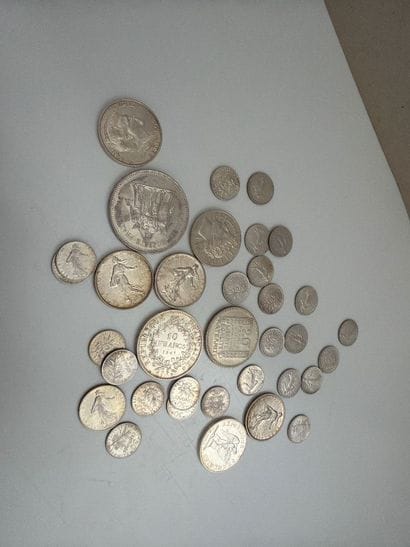 FRANCE - Ensemble de monnaies en argent comprenant...