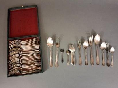 Partie de ménagère en métal argenté, modèle...