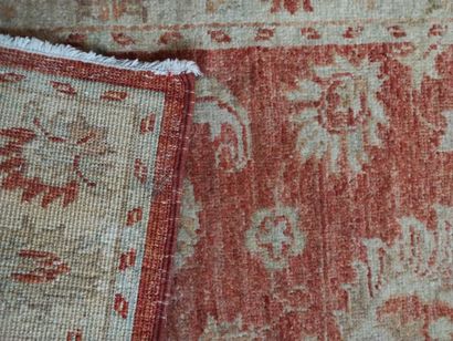 ***TAPIS Galerie en laine dans les tons rouges...