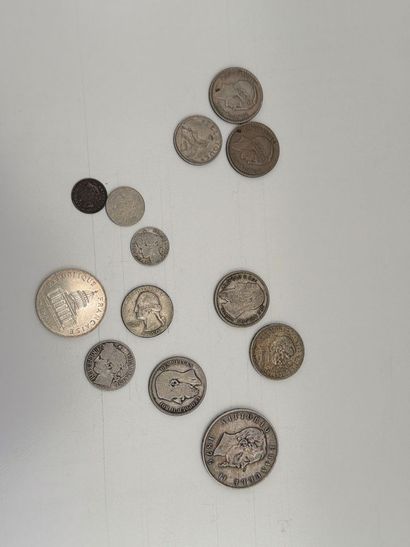Ensemble de 10 monnaies en argent comprenant...