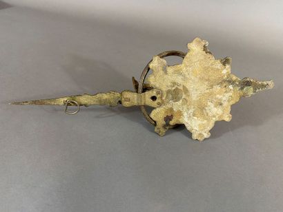 Paire d’appliques ou de bougeoirs en métal,...