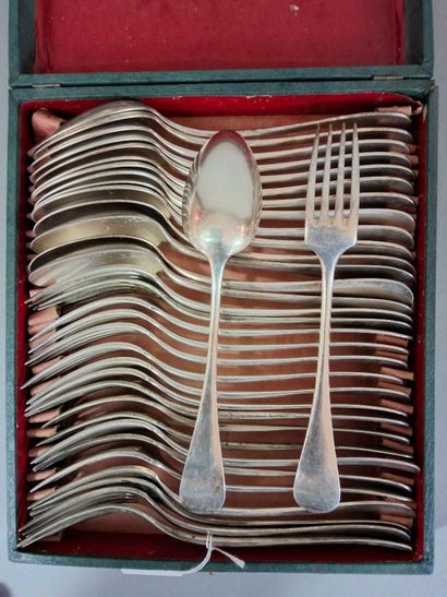 Partie de ménagère en métal argenté, modèle...