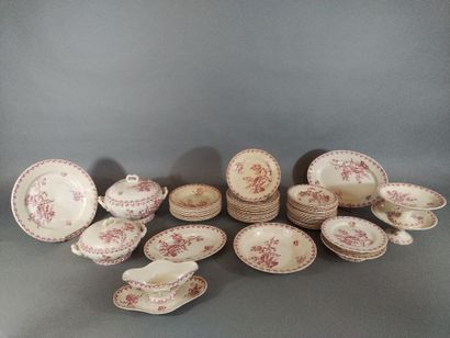 GIEN - Partie d'un service de table en porcelaine...