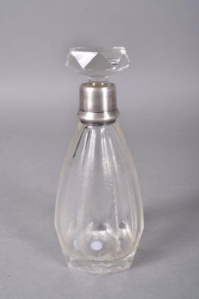 RAVINET D'ENFERT. Carafe en cristal à pans...