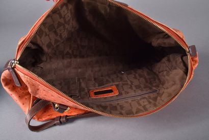 FURLA. Sac à main en cuir orange façon autruche...