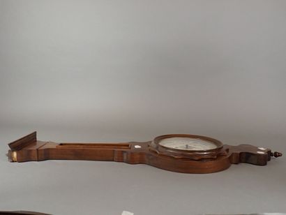 Baromètre en acajou et cadran en porcelaine...