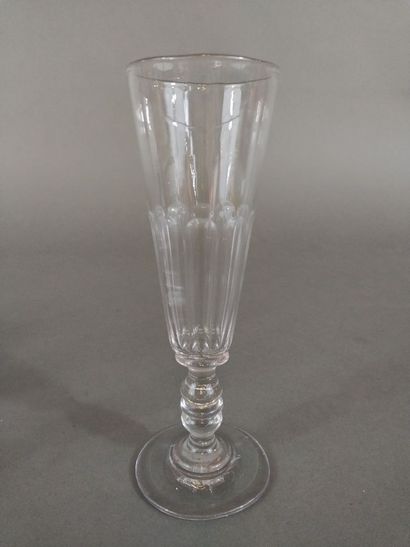 ***Six flûtes à champagne en cristal ou verre...