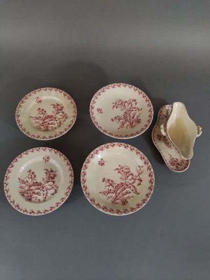 GIEN - Partie d'un service de table en porcelaine...