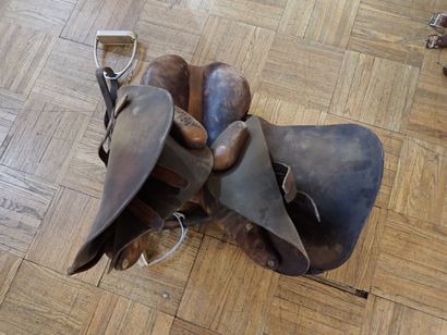 [Equitation] Lot comprenant une selle en...