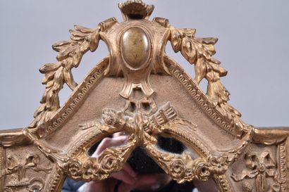 Petit miroir à poser en bronze moulé à patine...