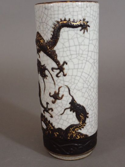 Chine, Nankin, Xxe siècle, Vase rouleau à...