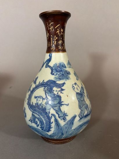 Ensemble de 3 vases balustres en porcelaine...