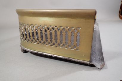 Barrière de cheminée en métal et laiton ajouré...