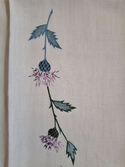 Nappe et 12 serviettes en coton blanc à décor...