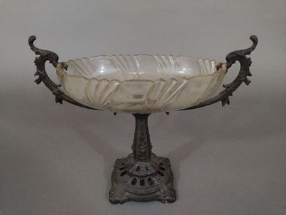 Coupe en verre et régule de style néoclassique...