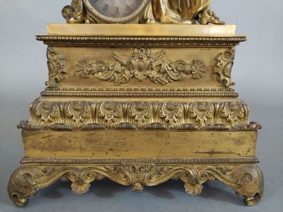 Pendule de cheminée en bronze doré à sujet...