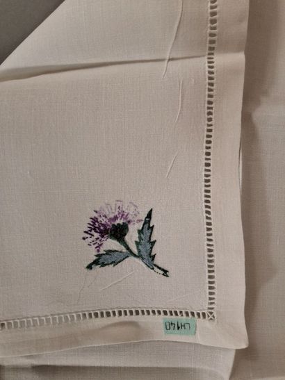 Nappe et 12 serviettes en coton blanc à décor...