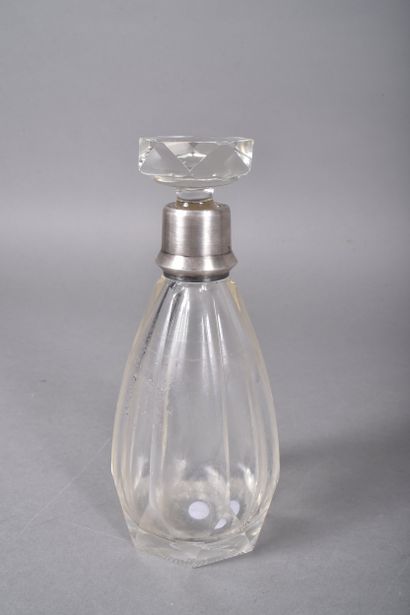 RAVINET D'ENFERT. Carafe en cristal à pans...
