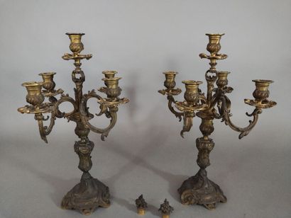 Paire de candélabres en bronze de style Rocaille,...