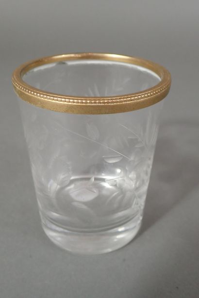 Grand gobelet en cristal à décor gravé de...
