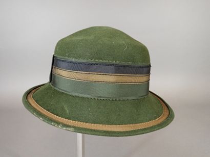 SAILLARD, Chapeau de femme en feutre vert,...
