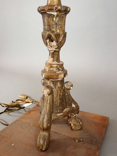 Pique cierge en bois sculpté et doré sur...
