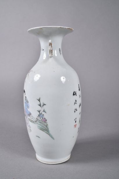 CHINE, début du XXe siècle
Vase en porcelaine,...